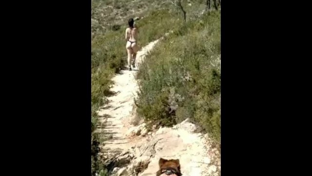 Exhibicionista En La Montaña