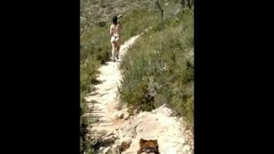 Exhibicionista En La Montaña