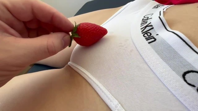 SCHOOLGIRLS LIKE ????STRAWBERRIES IN THEIR PANTIES ????️i LIKE SMELL OF THEIR VAGINAS