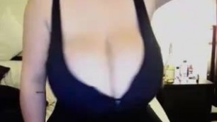 Brunette with big tits making her show online