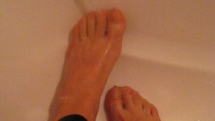 My feet nylon trensparent in the shower